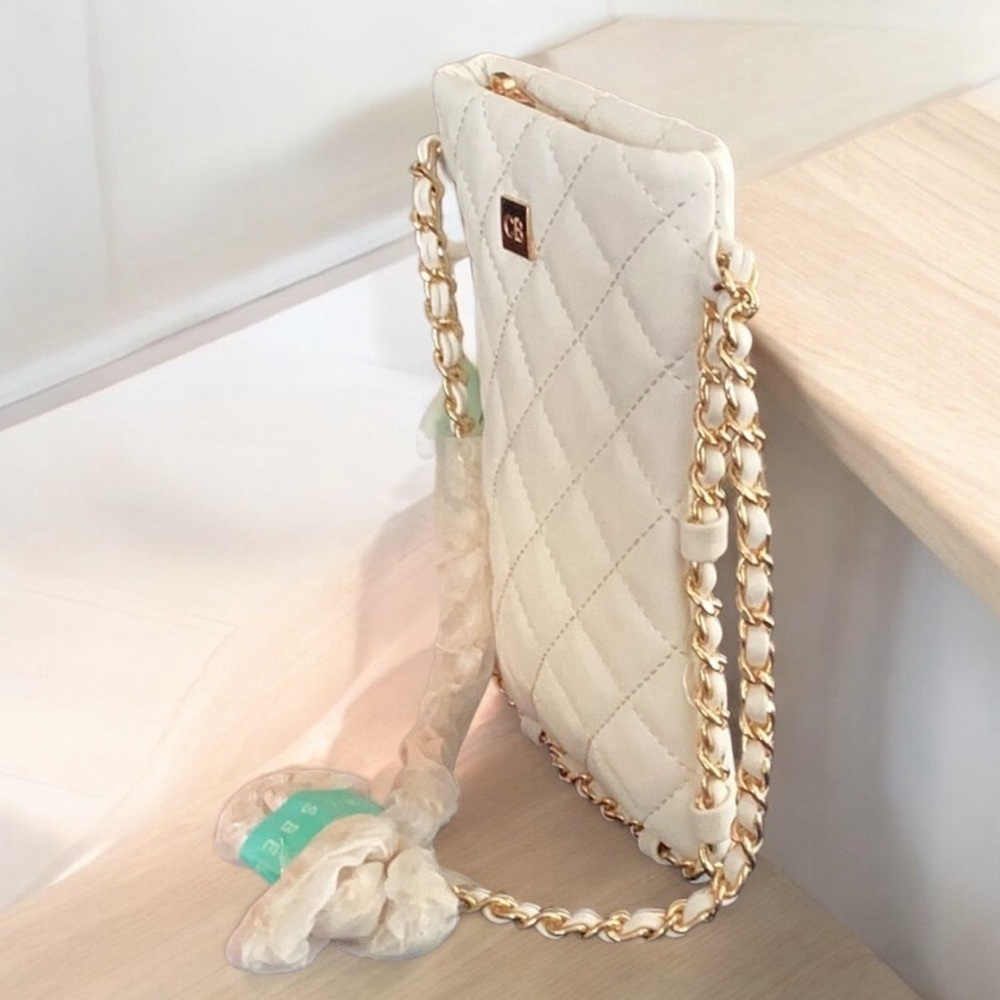 Chrisbella NWT Leather Quilted White Crossbody Bag Pouch Gold Chain Beautiful - Picture 5 of 10
